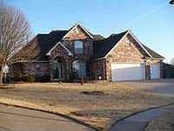 Pre-foreclosure in  NORTHLAKE DR Oklahoma City, OK 73142