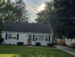 Pre-foreclosure in  STUART ST Grayslake, IL 60030