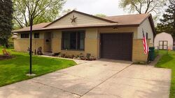 Pre-foreclosure in  WILDWOOD PL Elk Grove Village, IL 60007