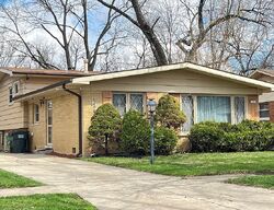 Pre-foreclosure in  W TERRACE DR Glenwood, IL 60425