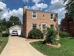 Pre-foreclosure in  W SUMMERDALE AVE Chicago, IL 60656