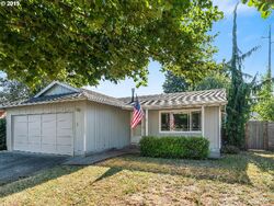 Pre-foreclosure in  SE 46TH CT Portland, OR 97222