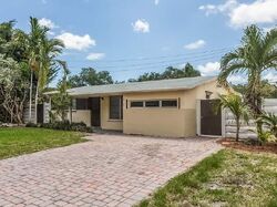 Pre-foreclosure in  HARDING ST Hollywood, FL 33024