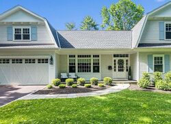 Pre-foreclosure in  WOOD LN Locust Valley, NY 11560