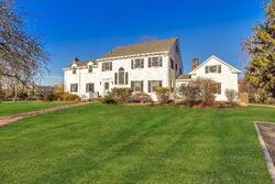 Pre-foreclosure in  DEMARRE LN Bayport, NY 11705