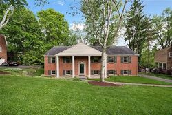 Pre-foreclosure in  LINDENWOOD DR Pittsburgh, PA 15241