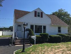 Pre-foreclosure in  WOODCLIFF DR Franklin Square, NY 11010