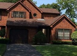 Pre-foreclosure in  SUTTON PL Islip, NY 11751