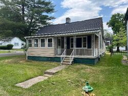 Pre-foreclosure in  KINZEL AVE Zanesville, OH 43701