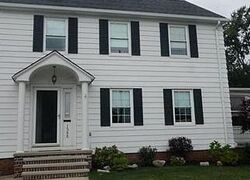 Pre-foreclosure in  S GREEN RD Cleveland, OH 44121