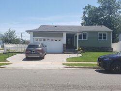 Pre-foreclosure in  GLADYS LN Freeport, NY 11520