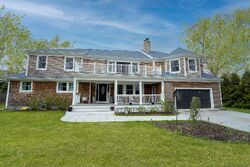 Pre-foreclosure in  LYNN AVE Hampton Bays, NY 11946