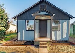 Pre-foreclosure in  16TH AVE Longview, WA 98632