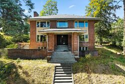 Pre-foreclosure in  E ROCKWOOD BLVD Spokane, WA 99202