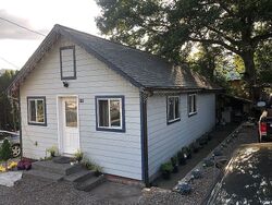 Pre-foreclosure in  N ELM ST Bingen, WA 98605