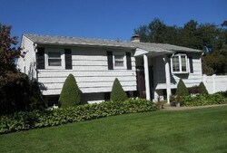 Pre-foreclosure in  SIPP AVE Medford, NY 11763