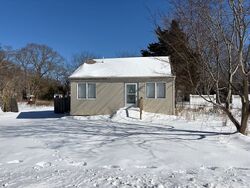 Pre-foreclosure in  AUBORN AVE Shirley, NY 11967