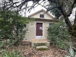 Pre-foreclosure in  SE 86TH AVE Portland, OR 97266