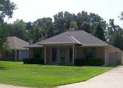 Pre-foreclosure in  ROBLE AVE Greenwell Springs, LA 70739