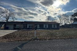 Pre-foreclosure in  W DONS AVE Albertville, AL 35950