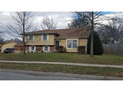  Redbud Ln, Belton MO