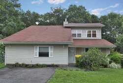 Pre-foreclosure in  FELWAY DR Coram, NY 11727