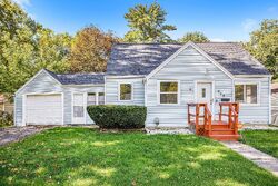 Pre-foreclosure in  CLEARVIEW ST Kalamazoo, MI 49048