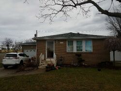 Pre-foreclosure in  SUZETTE DR Buffalo, NY 14227