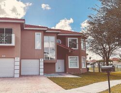 Pre-foreclosure in  SW 30TH TER Miami, FL 33185