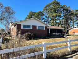 Pre-foreclosure in  MAGNOLIA DR Paragould, AR 72450