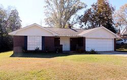 Pre-foreclosure in  RAYBURN PL Hattiesburg, MS 39402