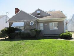 Pre-foreclosure in  MCCRACKEN RD Cleveland, OH 44125