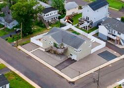 Pre-foreclosure in  BEACONLIGHT AVE Keansburg, NJ 07734