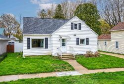 Pre-foreclosure in  E TOBACNOIR ST Kaukauna, WI 54130