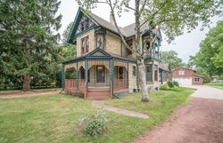 Pre-foreclosure in  E LISBON RD Oconomowoc, WI 53066