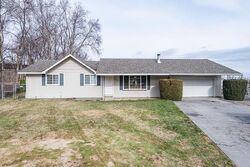 Pre-foreclosure in  S NEWPORT ST Kennewick, WA 99337