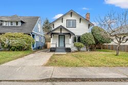 Pre-foreclosure in  OAKES AVE Everett, WA 98201