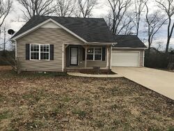 Pre-foreclosure in  BIRCH DR Murfreesboro, TN 37129