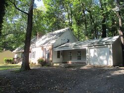 Pre-foreclosure in  AUBURN RD Memphis, TN 38116