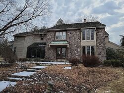 Pre-foreclosure in  3 PONDS LN Newtown, PA 18940