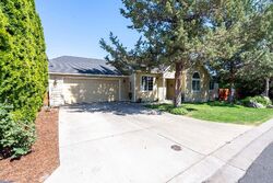 Pre-foreclosure in  SW 33RD CT Redmond, OR 97756