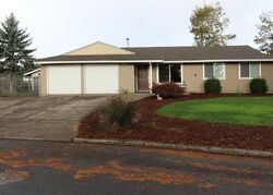 Pre-foreclosure in  OAKTREE AVE Oregon City, OR 97045
