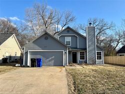 Pre-foreclosure in  S HICKORY AVE Broken Arrow, OK 74011