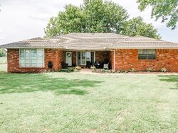 Pre-foreclosure in  72ND AVE NW Norman, OK 73072