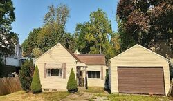 Pre-foreclosure in  YOUNG AVE Barberton, OH 44203