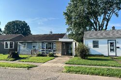 Pre-foreclosure in  EPPLEY AVE Zanesville, OH 43701