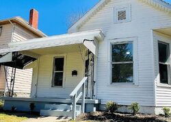 Pre-foreclosure in  LEXINGTON AVE Zanesville, OH 43701