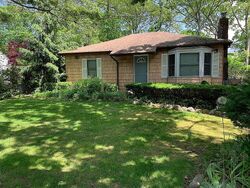 Pre-foreclosure Listing in LINCOLN AVE HOLBROOK, NY 11741