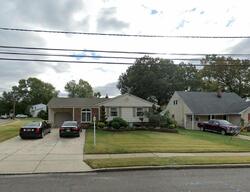 Pre-foreclosure in  CHESTNUT HILL DR Riverton, NJ 08077