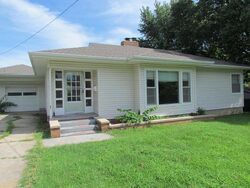 Pre-foreclosure in  W WASHINGTON ST Marshfield, MO 65706